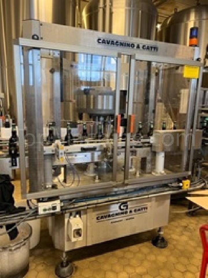 Used Cavagnino & gatti CG-E8/4-1XPSH Bibite e Liquidi Etichettatrice di bottiglie